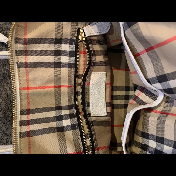 💎💎💎Authentic Burberry large crossbody!!!!💎💎💎 - Picture 8 of 8